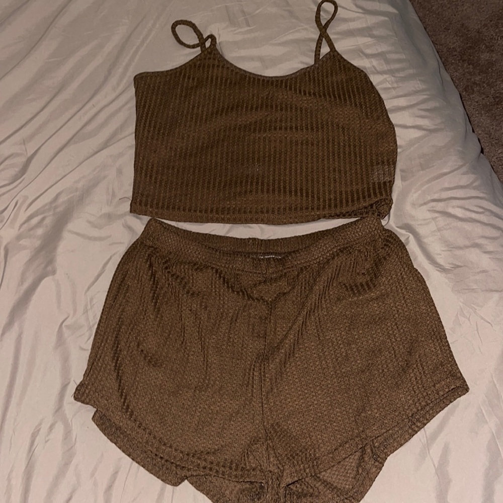 Cute and comfortable lounge wear. Hasn’t been worn before.